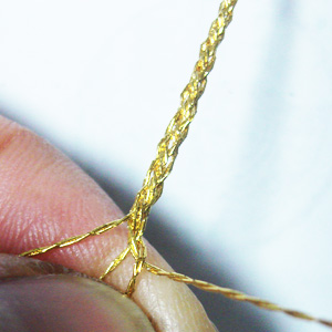 京都の金銀糸、本金糸の4つ編み